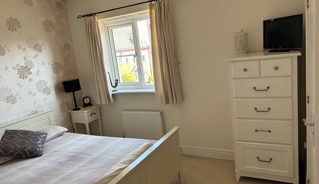 Charming 5-Bedroom Guesthouse in a Peaceful Location Near Northampton Centre