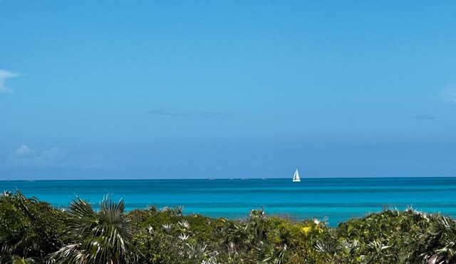 Charming and private 2-bedroom cottage in beautiful Little Exuma with ocean view