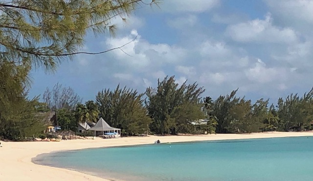 Charming Beachfront Cottage on Best Cat Island Beach!