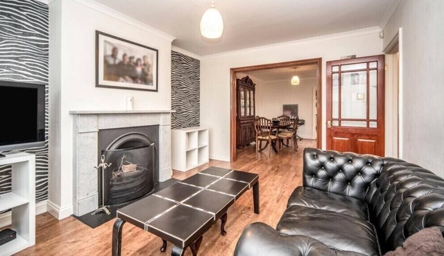 Charming Bedford Hideaway with FREE PARKING!