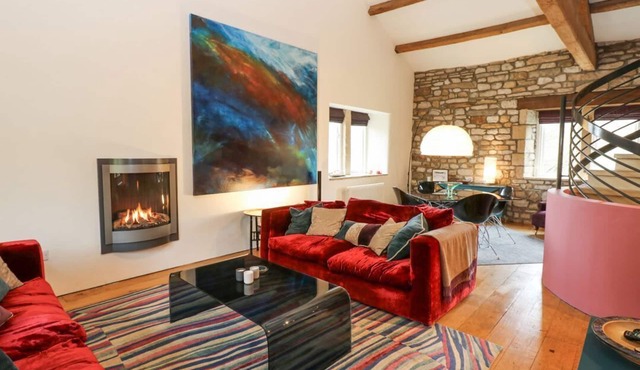 Charming Byre Suite in Litton