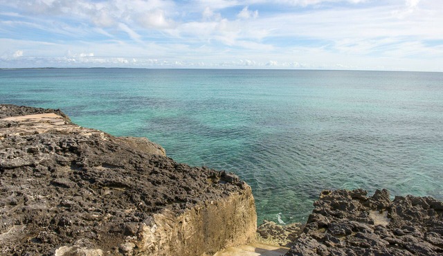 Charming Cottage Directly on Calm Caribbean, Best Ocean Views!