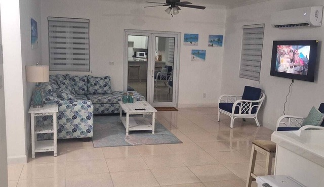 Charming cottage in Exuma for a relaxing getaway. Come and enjoy Hideaway Cove