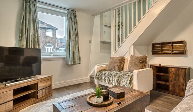Charming Cottage,Trafford Retreat, Pets welcome