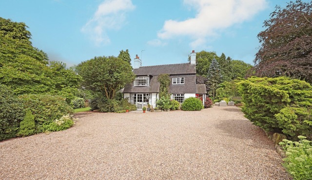 Charming Country Cottage Retreat with Hot tub/Sauna/Cold Plunge Pool & Lake View