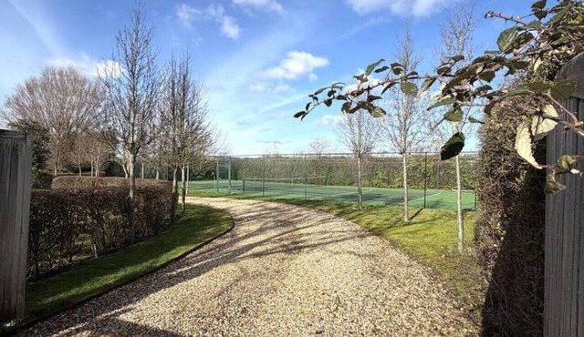 Charming Countryside Escape & Private Tennis Court