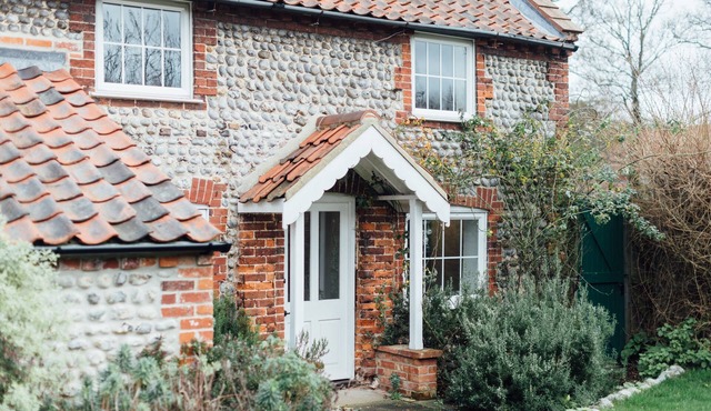 Charming detached flint cottage on village green, 5 minute stroll to beach