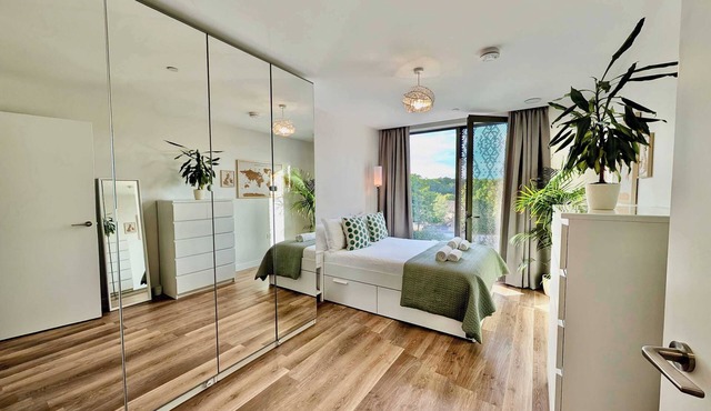 Charming Flat Near London Attractions