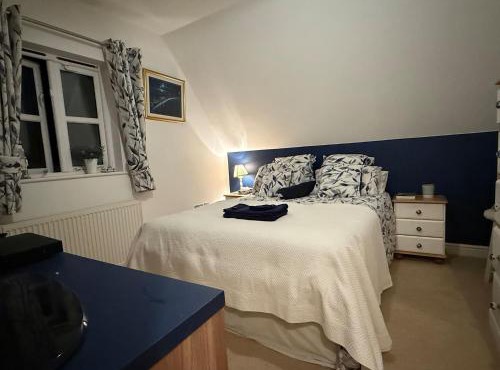 Charming Guest Room in Bedford Village with Private Entrance