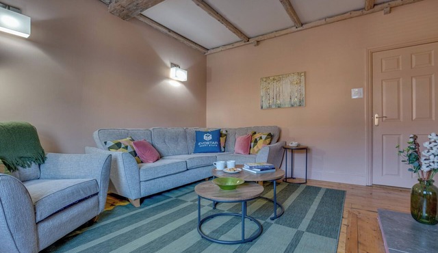 Charming Home for 10 | Perfect for Work & Leisure Stays