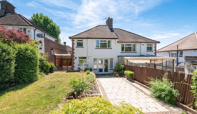 Charming Home with Garden Near Wembley Stadium - Pass the Keys