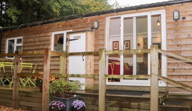 Charming Lodge 1 in Bolney, UK