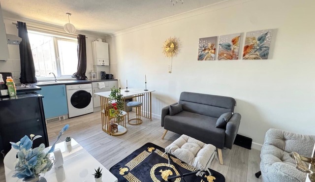 Charming London Apartment Retreat