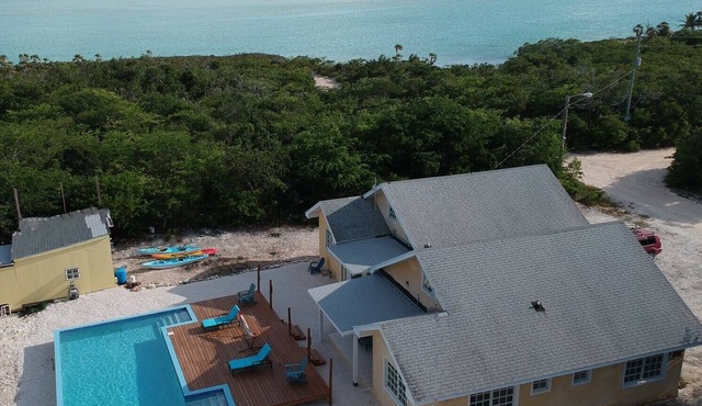 Charming Villa - 4 bedrooms with large pool - both houses