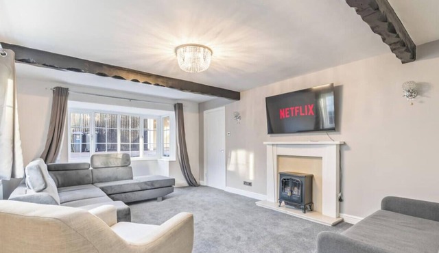 Cheadle Cottage - Hot Tub and Pool Table!
