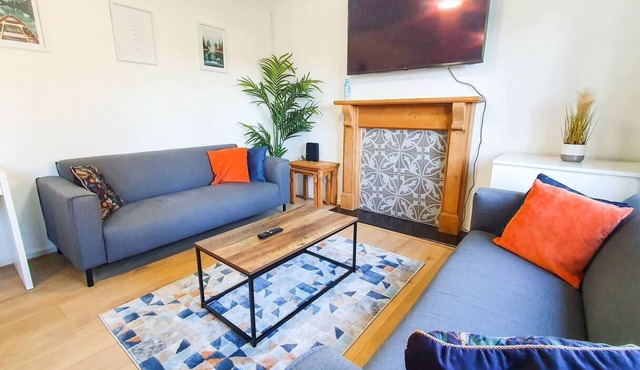 Cheerful 4-bedroom house by Golden Valley