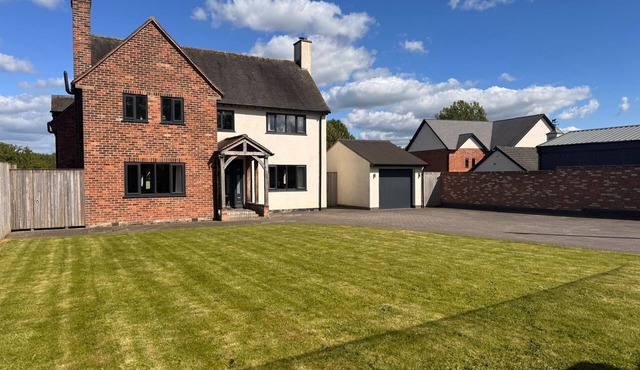 Cheshire escape. Golf course location. Hot Tub. 4 Ensuite bathrooms. sleeps 10.