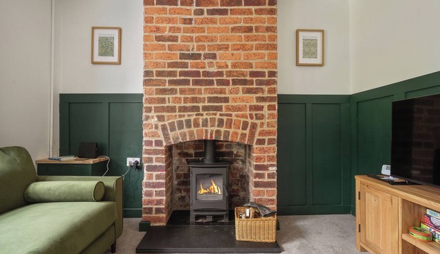 Chesterfield 2 Bed, near town, hospital and Peaks