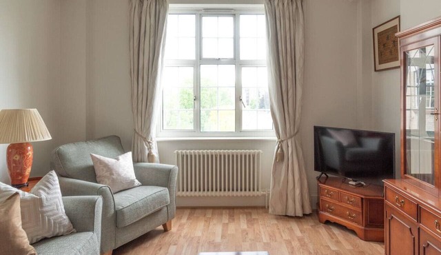 Chestnut Blossom – 1 Bedroom in Kensington