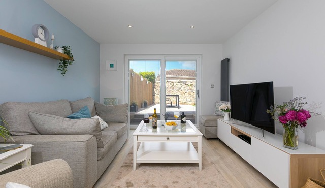 Chi Lowen, Carbis Bay – Sleeps 8 – Parking – Garden – Dog Friendly