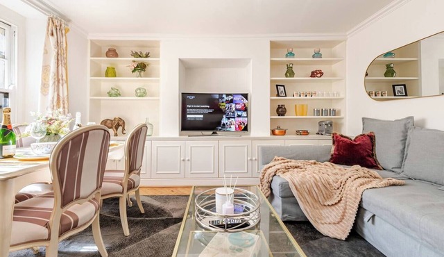 Chic 3 Bed Belgravia Apartment with WiFi