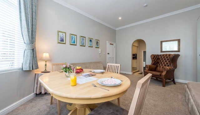 Chic Flat-sleeps up to 6 !-12 minutes(tube)to Oxford Street.,parking on street