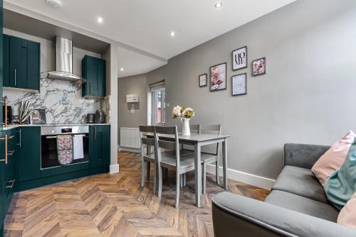 Chic London Flat 2 Doubles and Full Bath