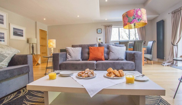 Chiltern Hills Views - 5 Bed Detached House