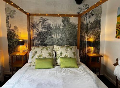 Church View 2 bed apartment heart of Topsham-sleeps 4-king or twin option-4 Poster Bed