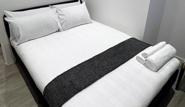 City Centre 2 Bedroom Flat- Sleeps 6