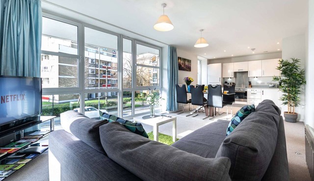 City centre, free parking apartment.