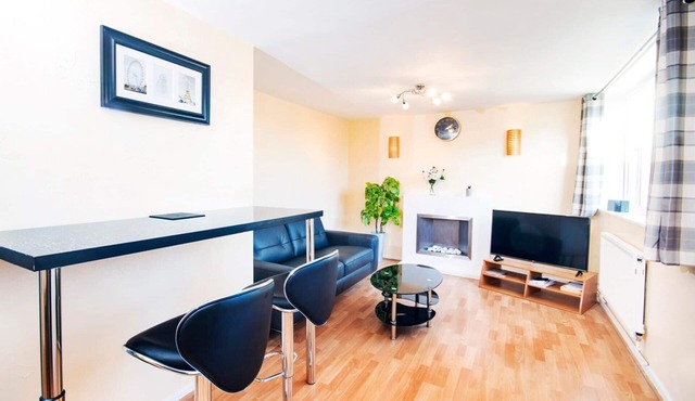 CITY CENTRE ★ FREE PARKING ★ 2 BED HOUSE ★ MODERN