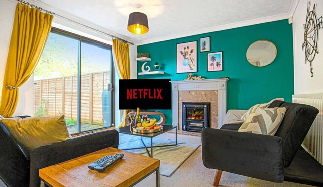 City Centre House Pool Table Driveway Parking Sky TV Fast Wifi Yoko Property