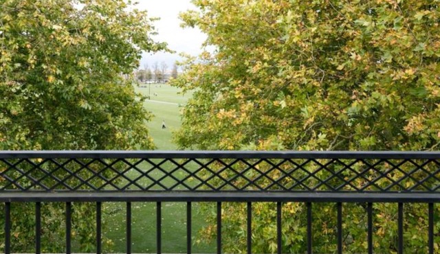 City Centre Penthouse with Balcony 5 mins walk to Colleges and Sleeps 6