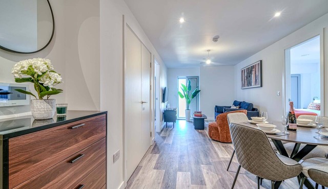 City View | 1-BR Flat in Eccles | 1 Min to Tram