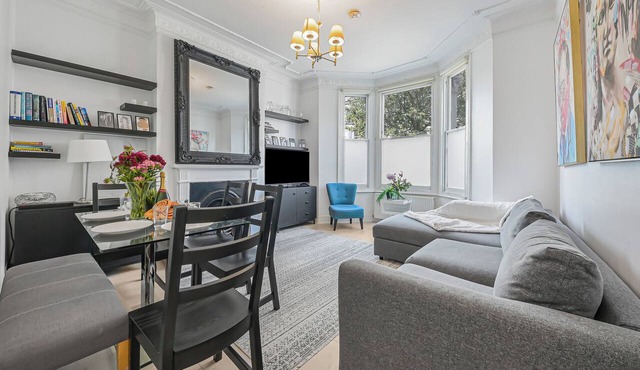 Classic 2bed Victorian Central London Retreat