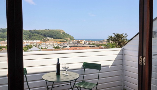 CLIFF VIEW, family friendly in Seaton, Devon