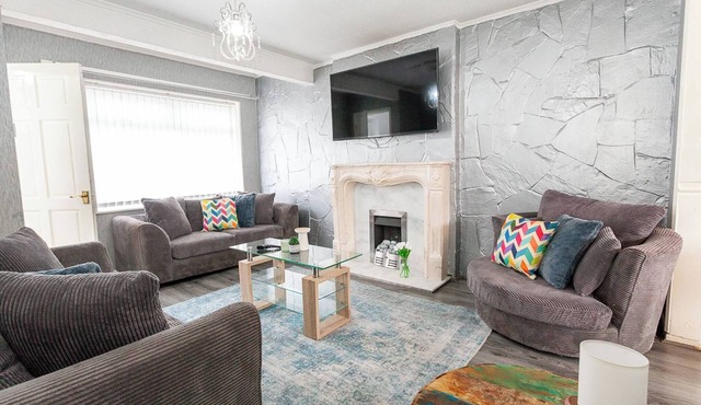 Close to City Centre - Mins Away from Anfield Stadium - Free Street Parking