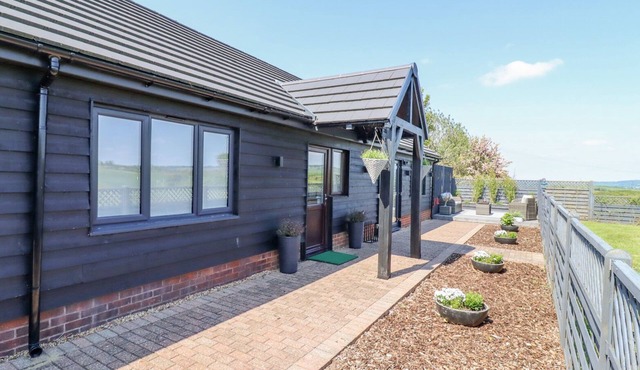 CLOSEFIELD, romantic, with a garden in Ivinghoe