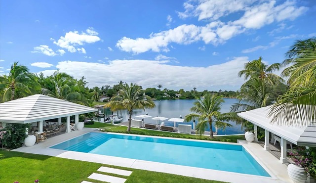 Columbia House – Elegant Canal-Front Estate in Lyford Cay