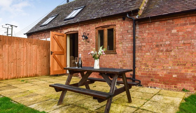 Combine Shed at Oosland Barns - sleeps 4 guests in 2 bedrooms