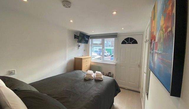 Comfortable cosy double ensuite room 'Karibu'