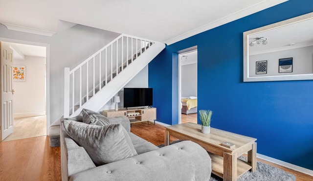 Comfortable Home away from Home with FREE Parking
