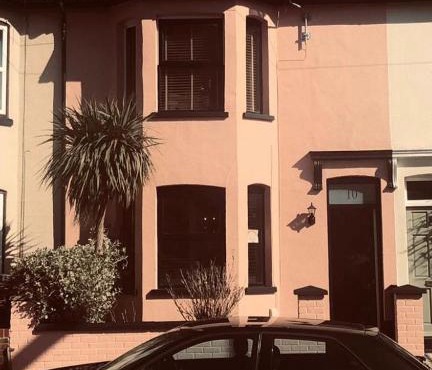 Comfortable Room or Whole House - 4BR 1BATH 1TOILET at Suffolk Pink House, Newmarket