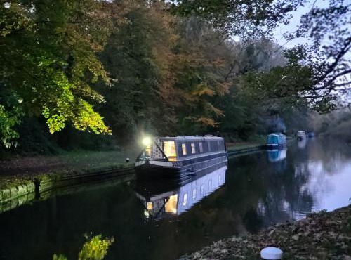 Comfy Canal in Little Venice for Family & Friends
