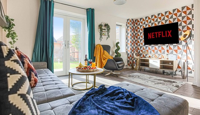 ⭐️Comfy House with Free Parking, Garden & Smart TV with Netflix by Yoko Property