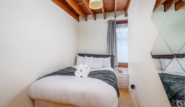 Comfy & Spacious 3 BR Flat | Family |Fast Wi-Fi|ST