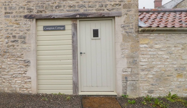 COMPTON COTTAGE, family friendly in Shepton Mallet