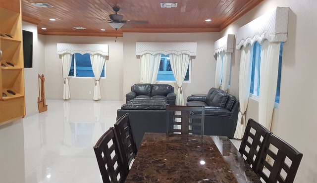 Condo in gated community with swimming pool, near the airport and near the beach