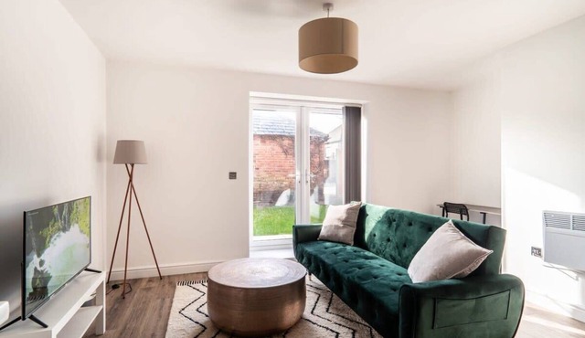 Contemporary 2 Bed Apartment in Waterloo Liverpool